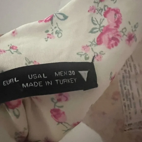 ZARA  CREAM FLORAL TIE HALTER NECK SATIN EFFECT CROP TOP SIZE LARGE - Picture 11 of 11